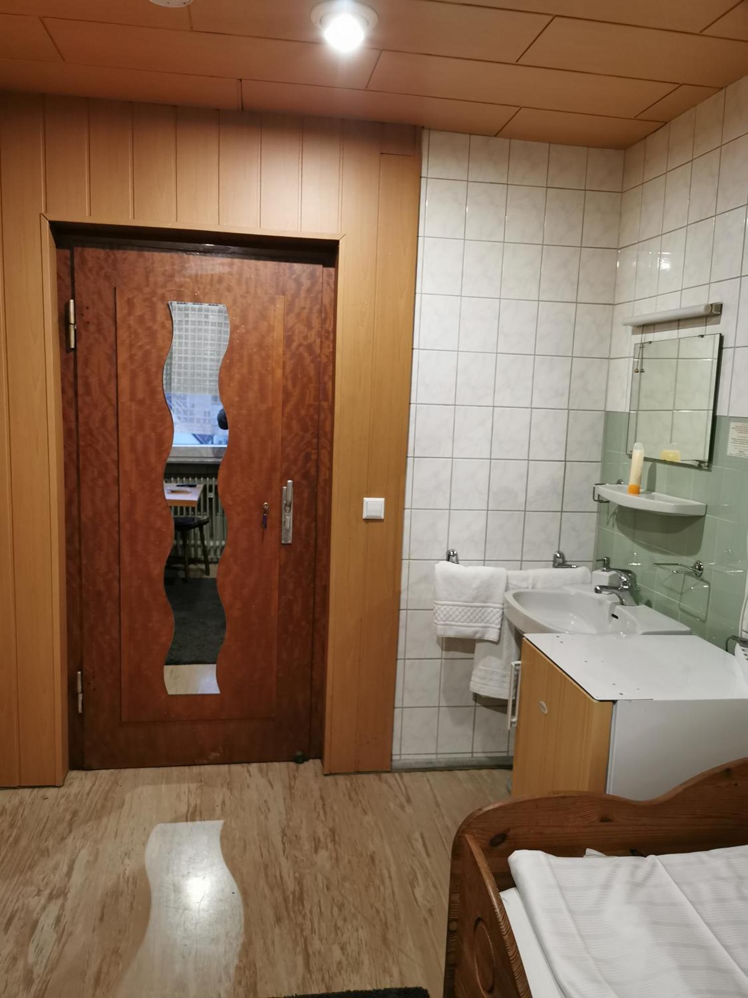 See Lord Hotel Kaiserslautern Zimmer foto